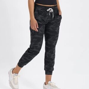 Vuori Performance Camouflage Joggers